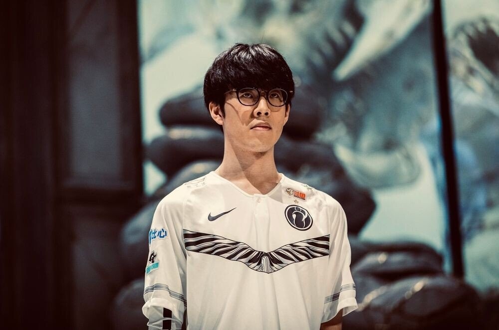 地位依旧不 地位依旧不